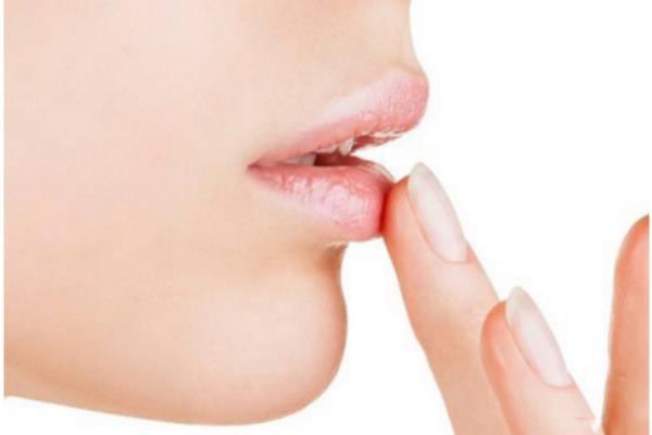 唇纹深是什么原因 教你轻松消除唇纹