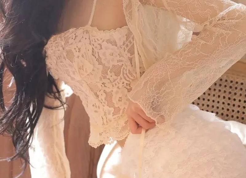 她，16岁与表哥结婚，生下三个智障孩子，50多年不出村，如今怎样