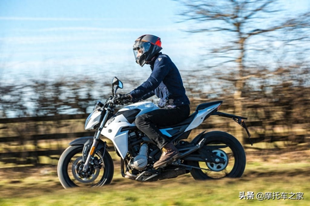 颜值担当国产街车春风NK650，值得入手的吸睛小钢炮