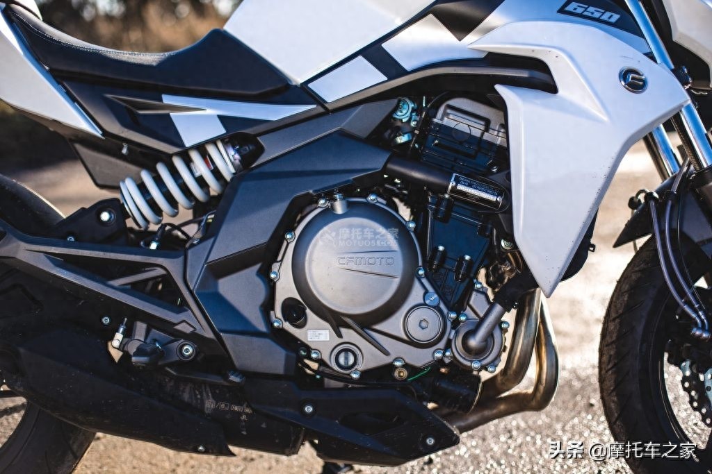 颜值担当国产街车春风NK650，值得入手的吸睛小钢炮