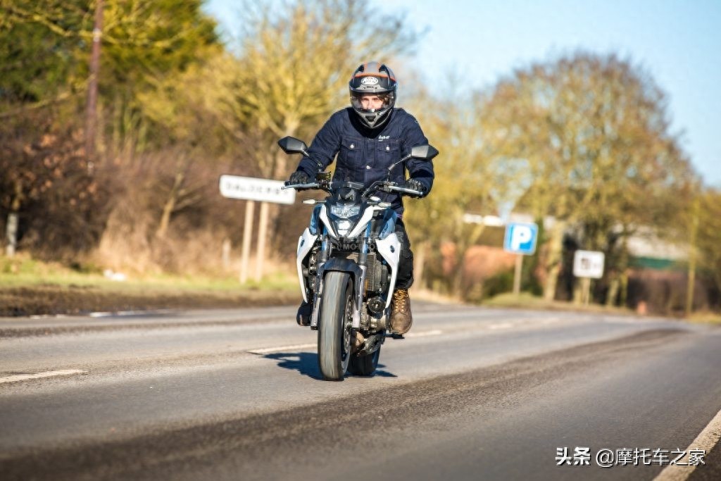 颜值担当国产街车春风NK650，值得入手的吸睛小钢炮