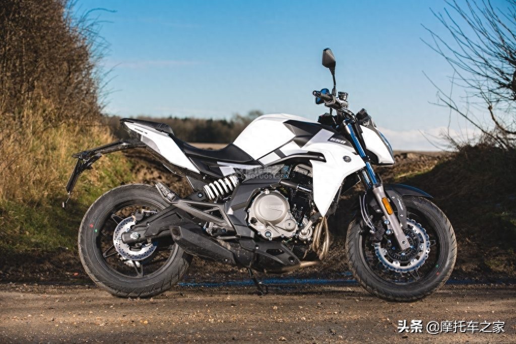 颜值担当国产街车春风NK650，值得入手的吸睛小钢炮