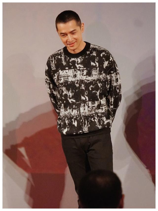 胡歌寸头亮相惊艳全场，10位男星寸头大PK，谁是最A的那一个呢？