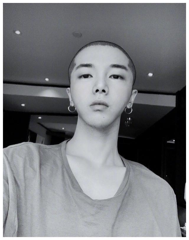 胡歌寸头亮相惊艳全场，10位男星寸头大PK，谁是最A的那一个呢？