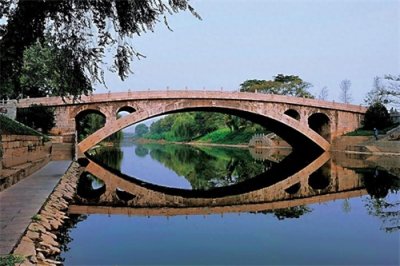 ​赵县县城人口12万人，是高邑人口的三分之二