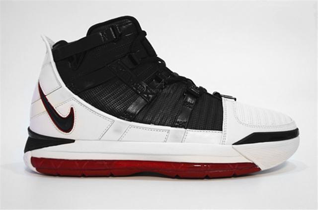 小皇帝勒布朗詹姆斯1-15代战靴,你觉得哪代最霸气?