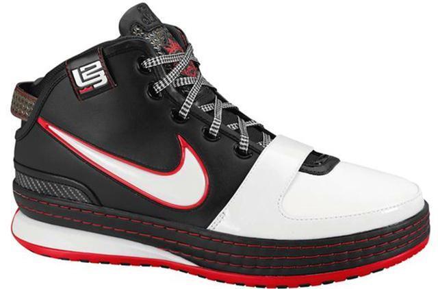 小皇帝勒布朗詹姆斯1-15代战靴,你觉得哪代最霸气?