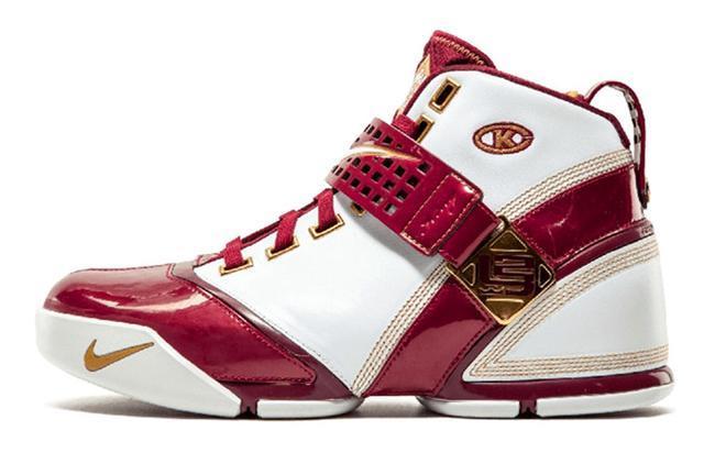 小皇帝勒布朗詹姆斯1-15代战靴,你觉得哪代最霸气?