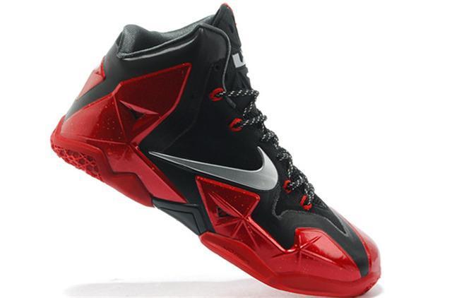 小皇帝勒布朗詹姆斯1-15代战靴,你觉得哪代最霸气?