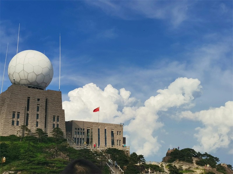 黄山和张家界哪个更值得去(黄山和张家界哪个风景好)