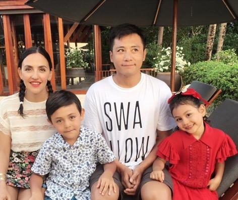 刘烨的老婆是谁(刘烨和妻子安娜同台大秀恩爱,越来越有夫妻相了)