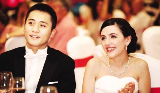刘烨的老婆是谁(刘烨和妻子安娜同台大秀恩爱,越来越有夫妻相了)