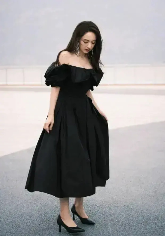 董璇:迷离光影氛围超足的魅惑写真