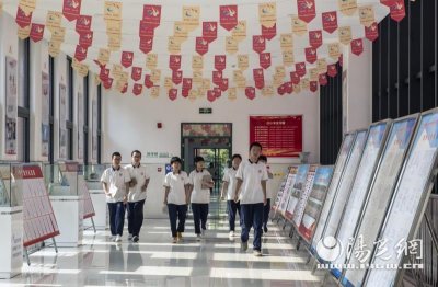 ​乘风破浪潮头立 扬帆远航正当时——咸阳彩虹中学高质量发展纪实