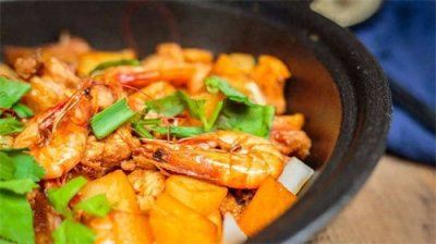 ​分享黄焖大虾的做法，鲜嫩可口，营养丰富，让人回味无穷