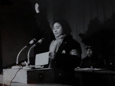 ​纺织女工吴桂贤，37岁当上新中国副总理，任职两年后却辞去职位