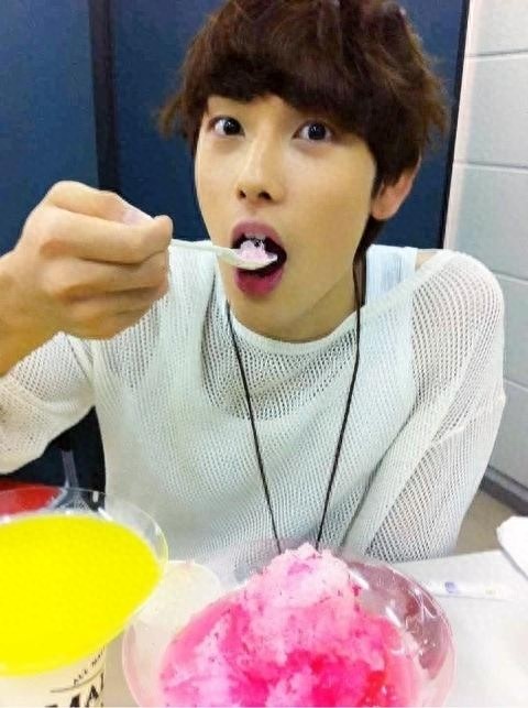 韩国新生代偶像任时完