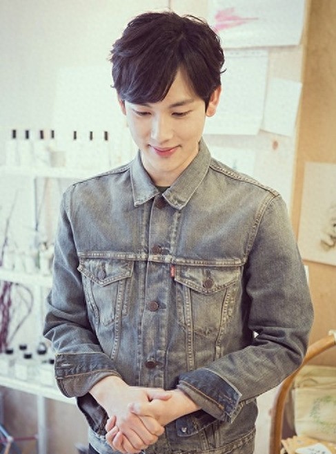 韩国新生代偶像任时完