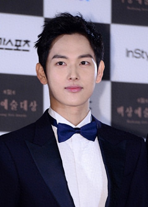 韩国新生代偶像任时完