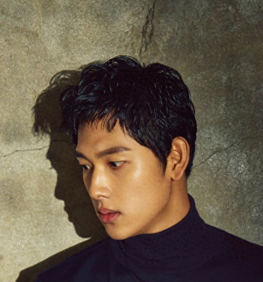 韩国新生代偶像任时完