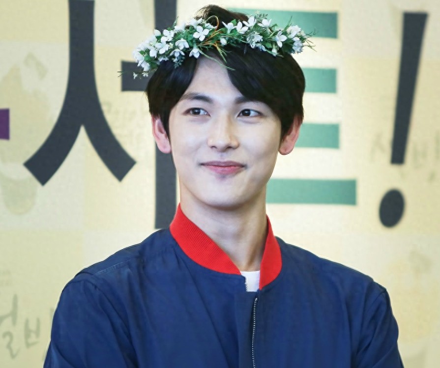 韩国新生代偶像任时完