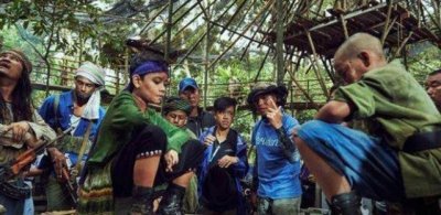 ​他是东南亚第一大毒枭，晚年间修路又办学，是慈善还是赎罪？