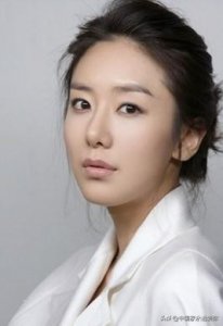 ​“眼泪女王”尹晶喜