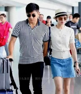 ​刘诗诗和吴奇隆同框秀恩爱，刘诗诗少女感十足，吴奇隆好尴尬