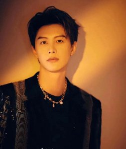 ​唯一一个因为太帅失去了自己的岗位的男孩。现成为短剧大热男主。