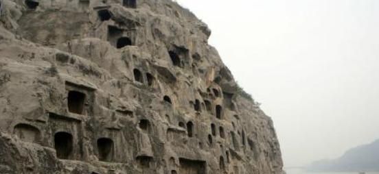 龙门石窟简介，龙门石窟 地理位置 历史背景 基本现状 外观结构 传说故事？图2