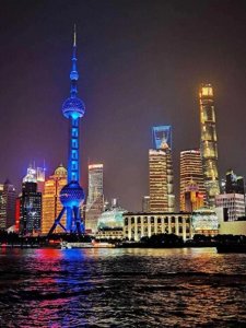 ​璀璨夜色下的“不夜城”：带你领略夜晚的繁花与梦幻