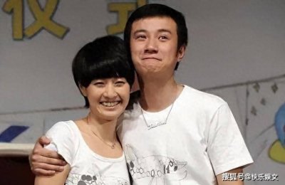 ​47岁马伊琍与文章破镜重圆一家四口合影幸福温馨，大女儿已长大