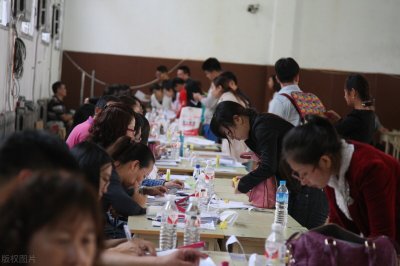 ​我，在西安的事业单位工作30年，初级职称，透露退休后拿多少收入