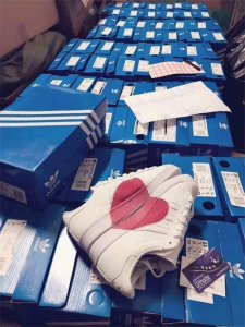 ​火的一塌糊涂！Adidas Superstar 80s 贝壳头爱心“情人节限定”