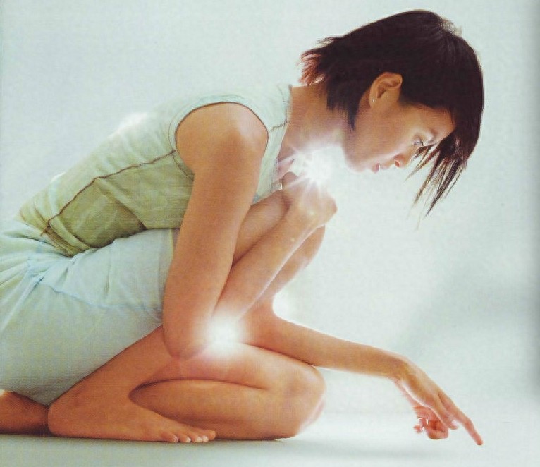 梁咏琪年轻时颜值逆天，混血女儿更是萌你一脸