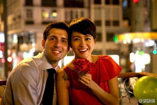 梁咏琪年轻时颜值逆天，混血女儿更是萌你一脸