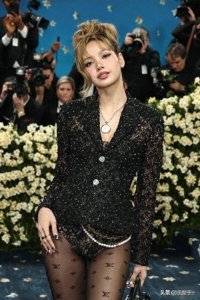 ​放弃韩娱的《BLACKPINK》成员“Lisa”还能走多远呢？