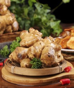 ​农村常见的＂鬼芋头＂，闻着臭吃着香，很多人不知它是宝贝